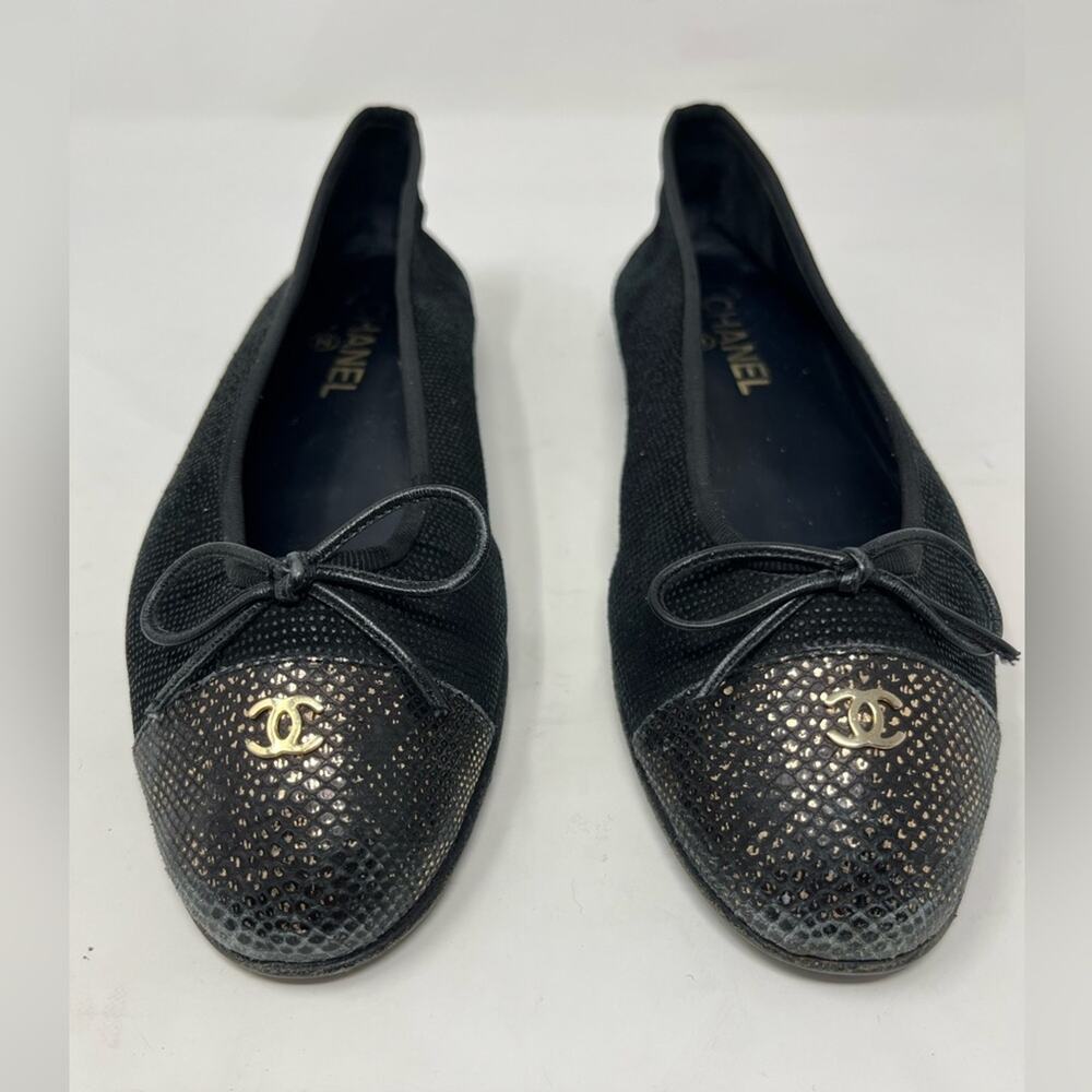 Chanel Ballet Cap Toe CC Black Textured Leather and Suede gold CC size 39.5 EU - Picture 3 of 9